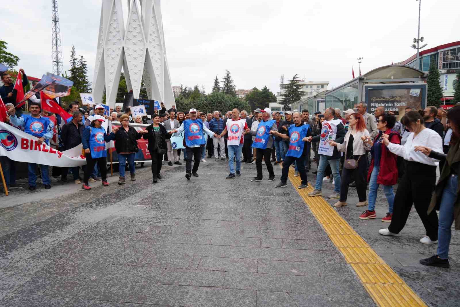 Niğde’de 1 Mayıs halaylarla kutlandı
