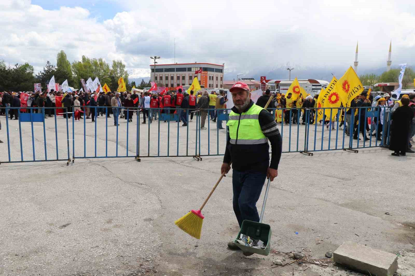 1 Mayıs Erzincan&rsquo;da kutlandı
