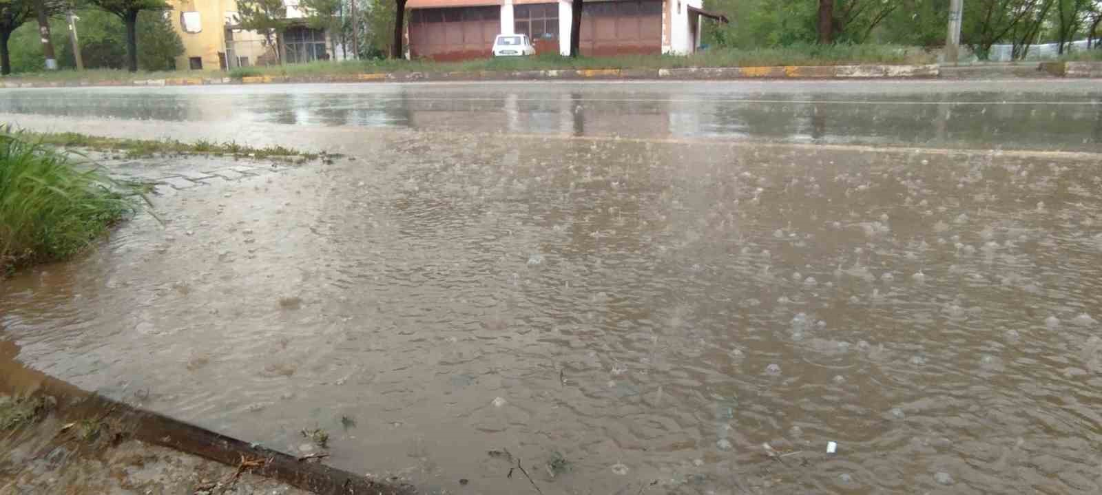 Kahramanmaraş&rsquo;ta sağanak yağış etkili oldu
