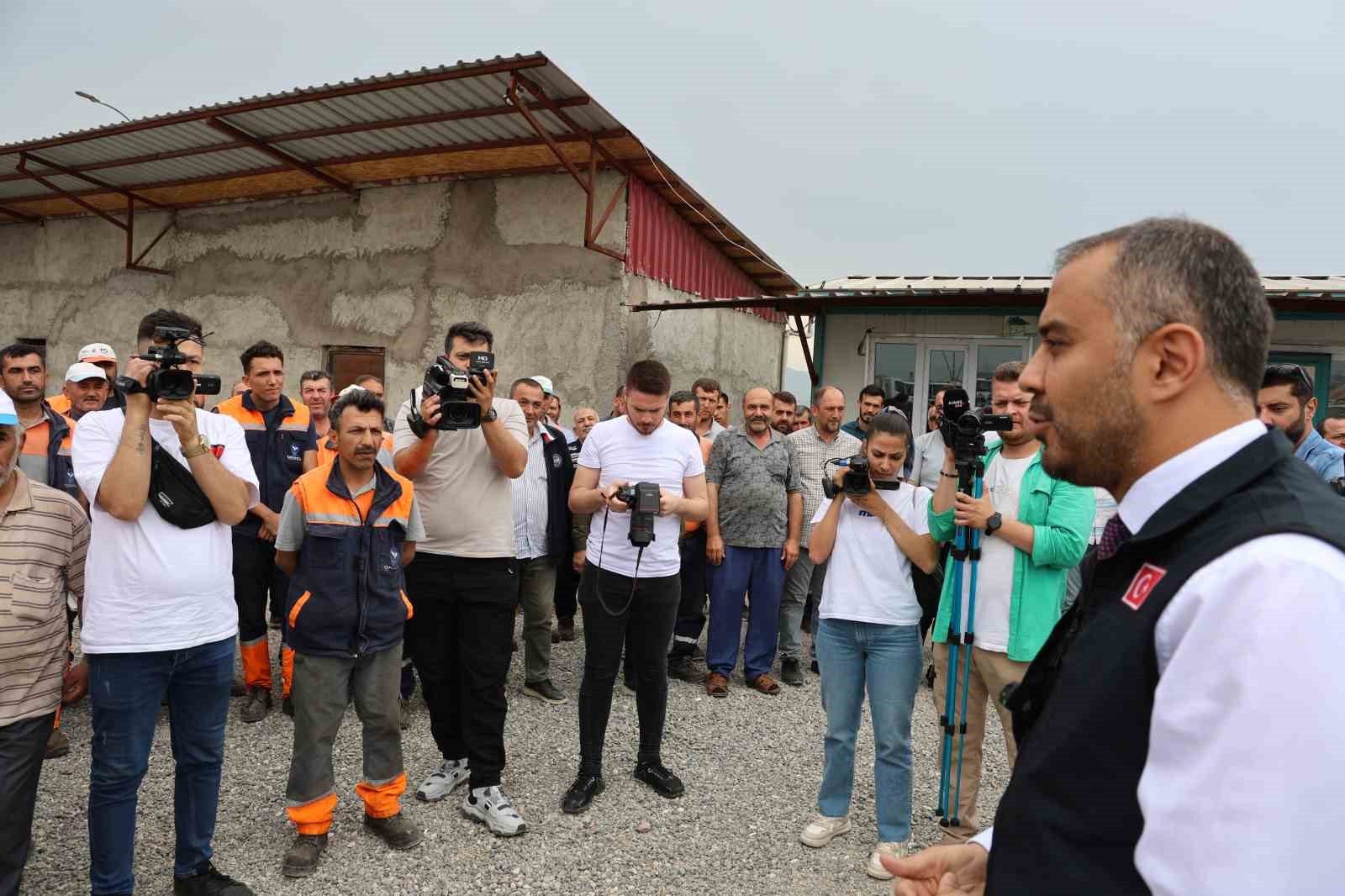 Başkan Toptaş, belediye &ccedil;alışanlarını ziyaret etti
