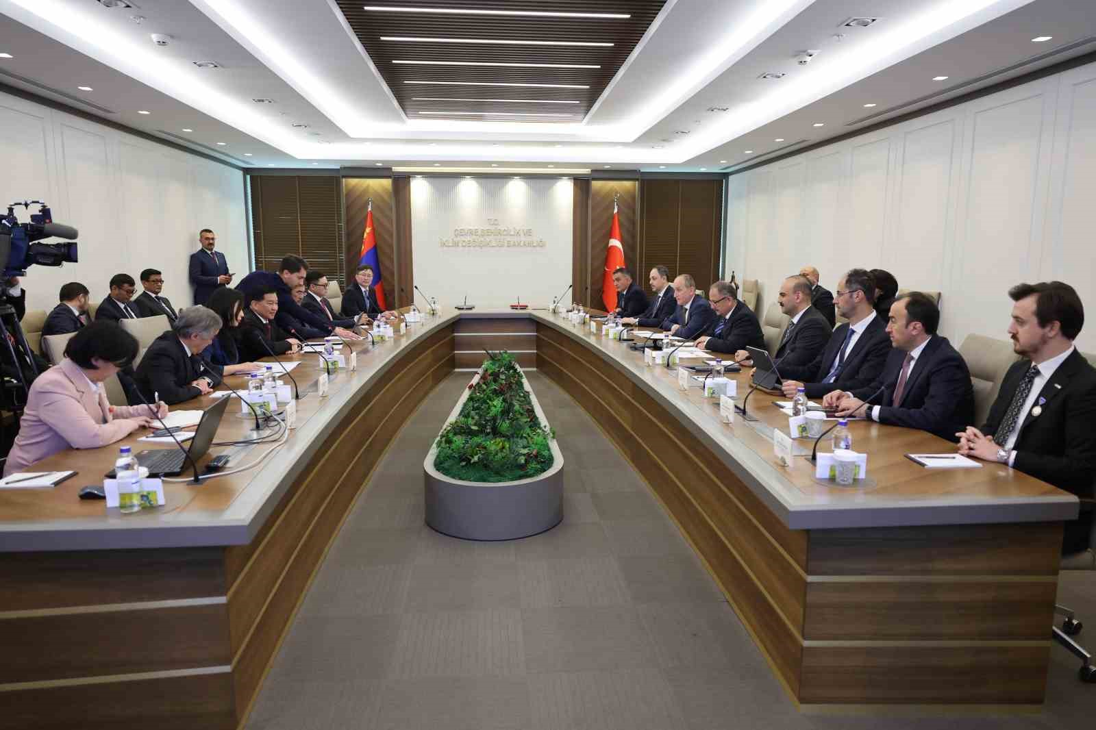 Bakan Özhaseki, Moğolistan İnşaat ve Kentsel Kalkınma Bakanı Davaasuren’i kabul etti
