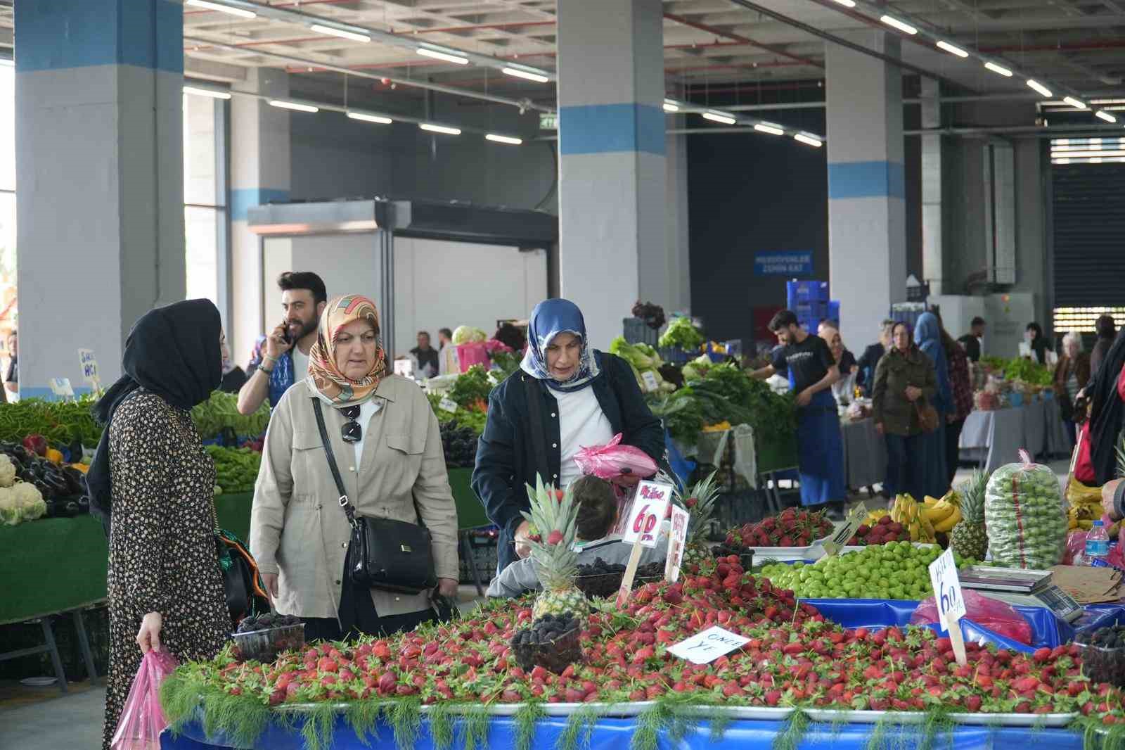 &Uuml;mraniyeliler&rsquo;in yeni alışveriş adresi: Yamanevler Kapalı Pazar Alanı
