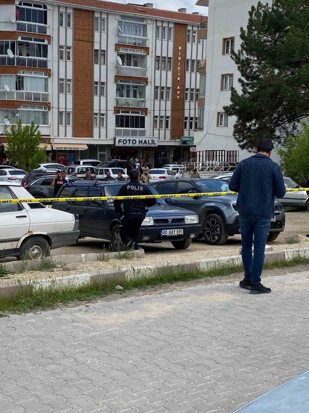 Bunalımdaki şahıs otoparkta intihar etti
