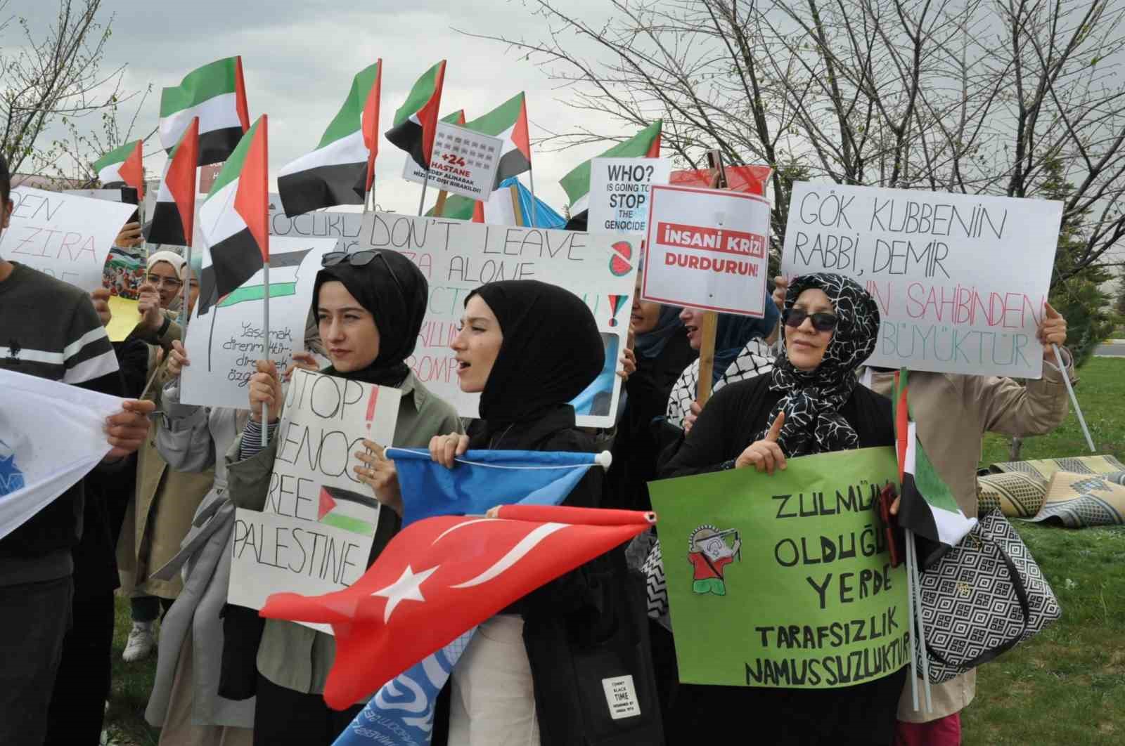 Kars’ta üniversite öğrencileri İsrail zulmüne karşı eylem başlattı
