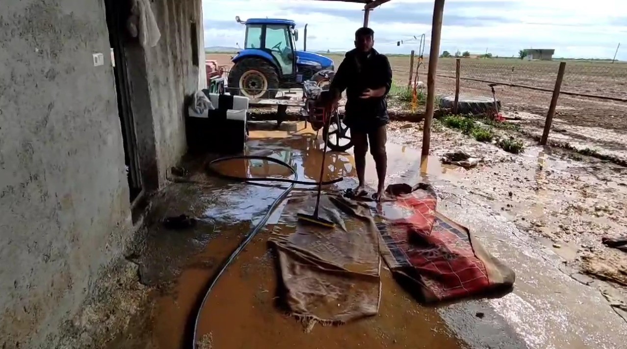 Şanlıurfa’da tarım arazileri sel suları altında kaldı
