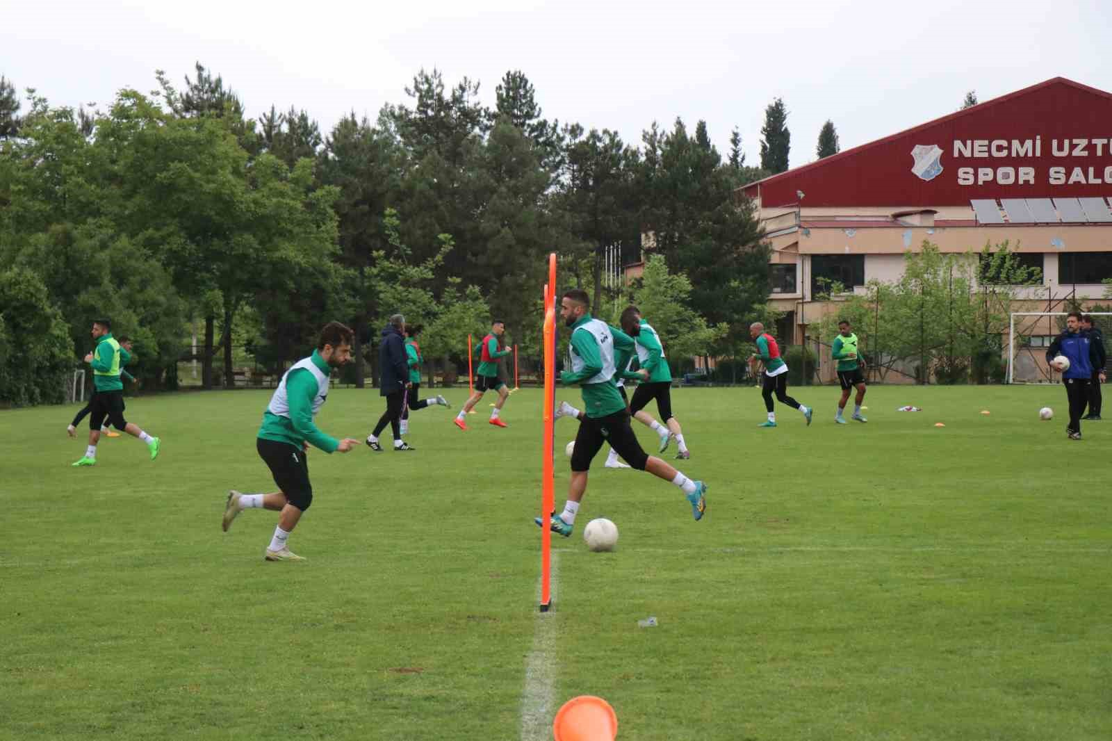 Sakaryaspor’un Süper Lig hayali play-off’lara kaldı
