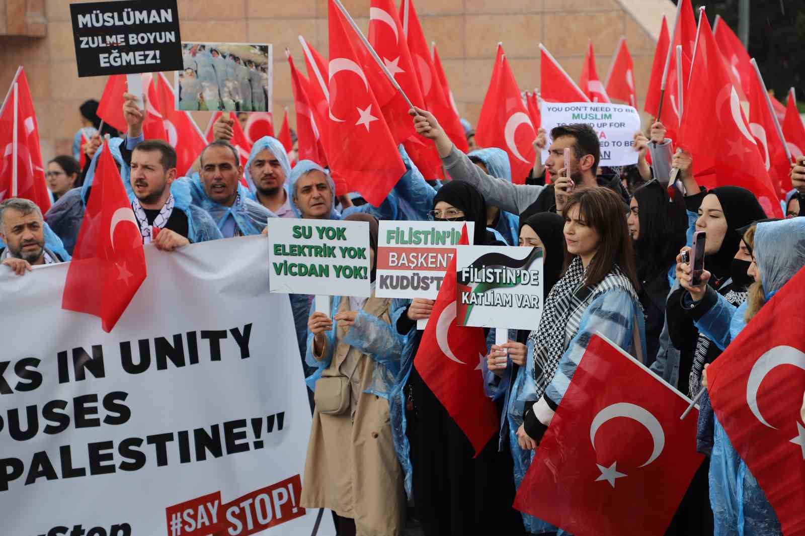 Atatürk Üniversiteli öğrencilerden Filistin’e destek mesajı
