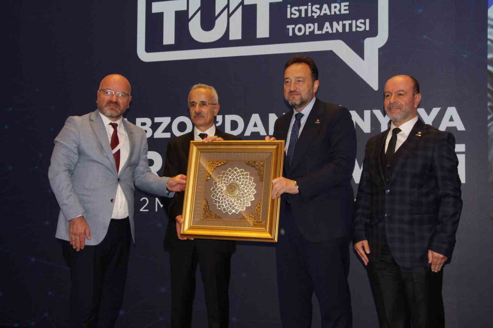 Bakan Uraloğlu: “Birleşik Arap Emirlikleri’nin başkenti Abu Dabi’den Trabzon’a uçak seferleri başlayacak"
