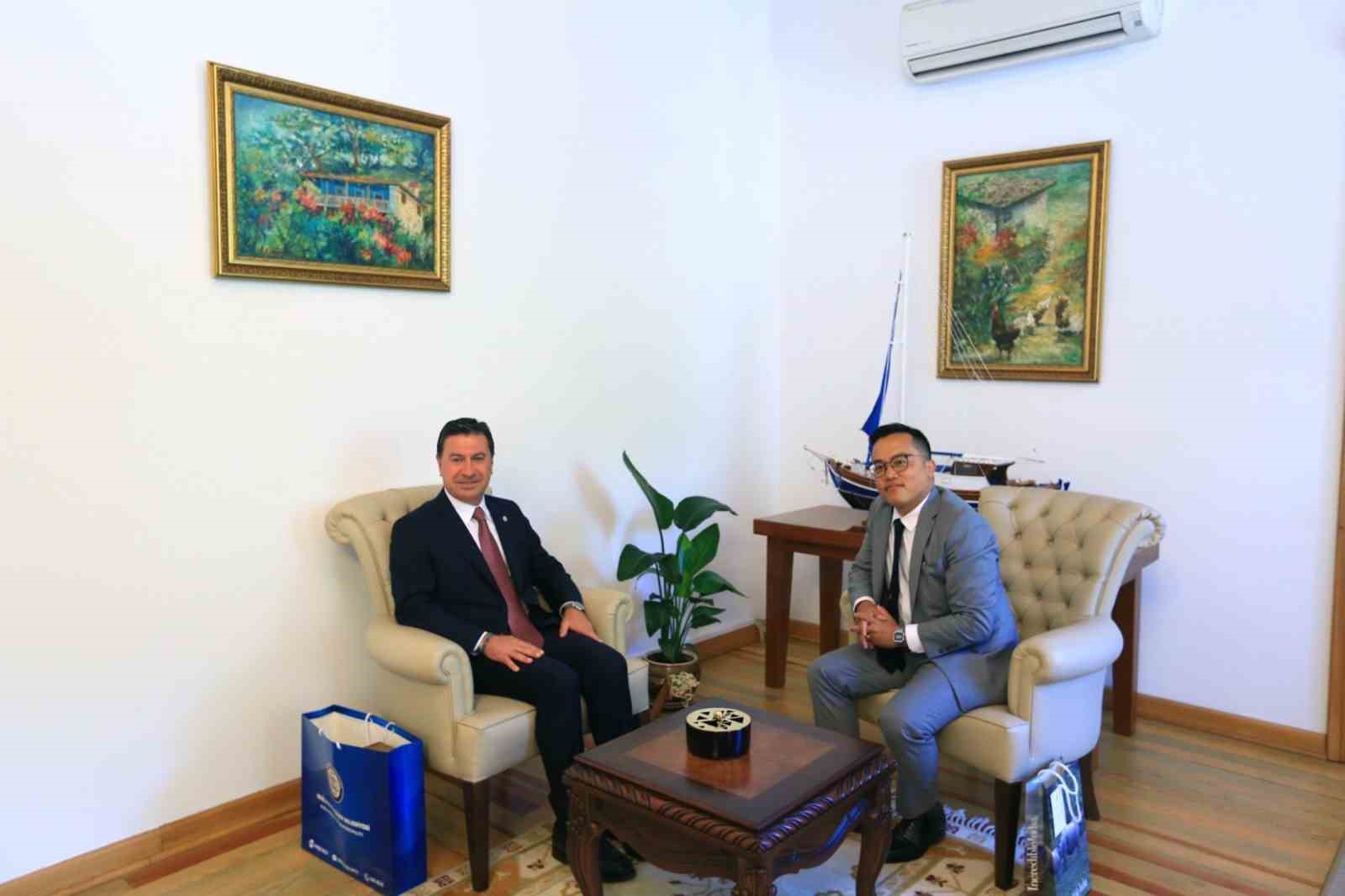 Hindistan İstanbul Başkonsolosu&rsquo;ndan Başkan Aras&rsquo;a ziyaret
