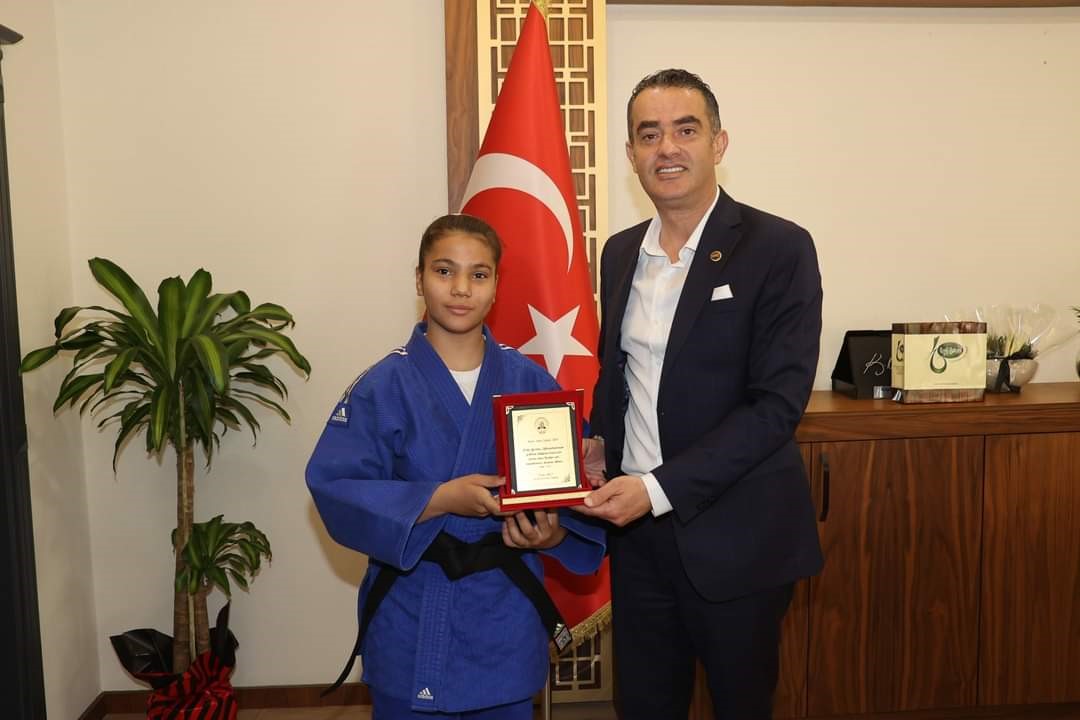 Başkan Arıcı’dan Judo Türkiye 7’incisine plaket
