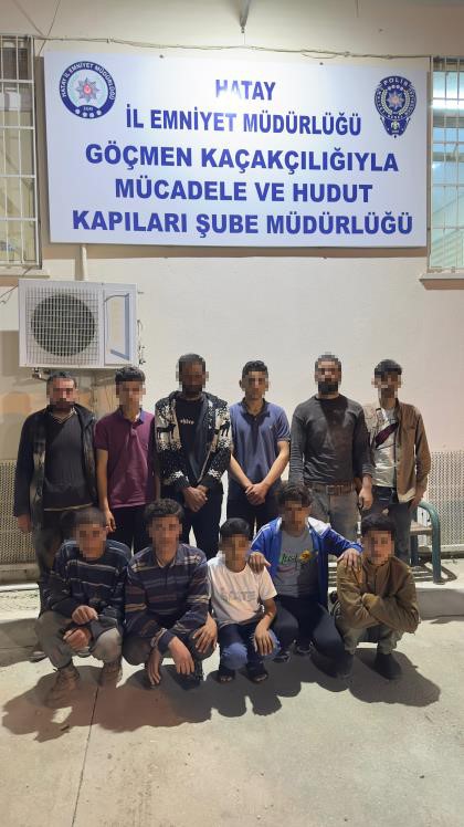 Hatay’da 11 kaçak göçmen minibüste yakalandı
