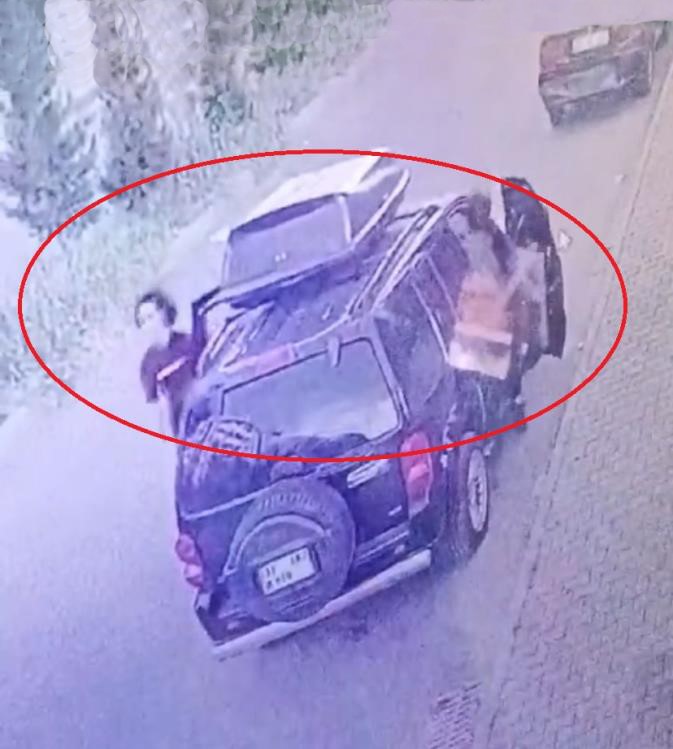 Diyarbakır’da çocuk sürücüler, ciple 4 otomobile çarptıktan sonra kaçtı
