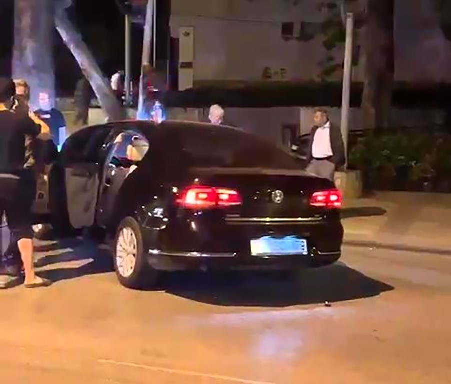 Ekip aracı ile otomobilin karıştığı kaza kameralara yansıdı
