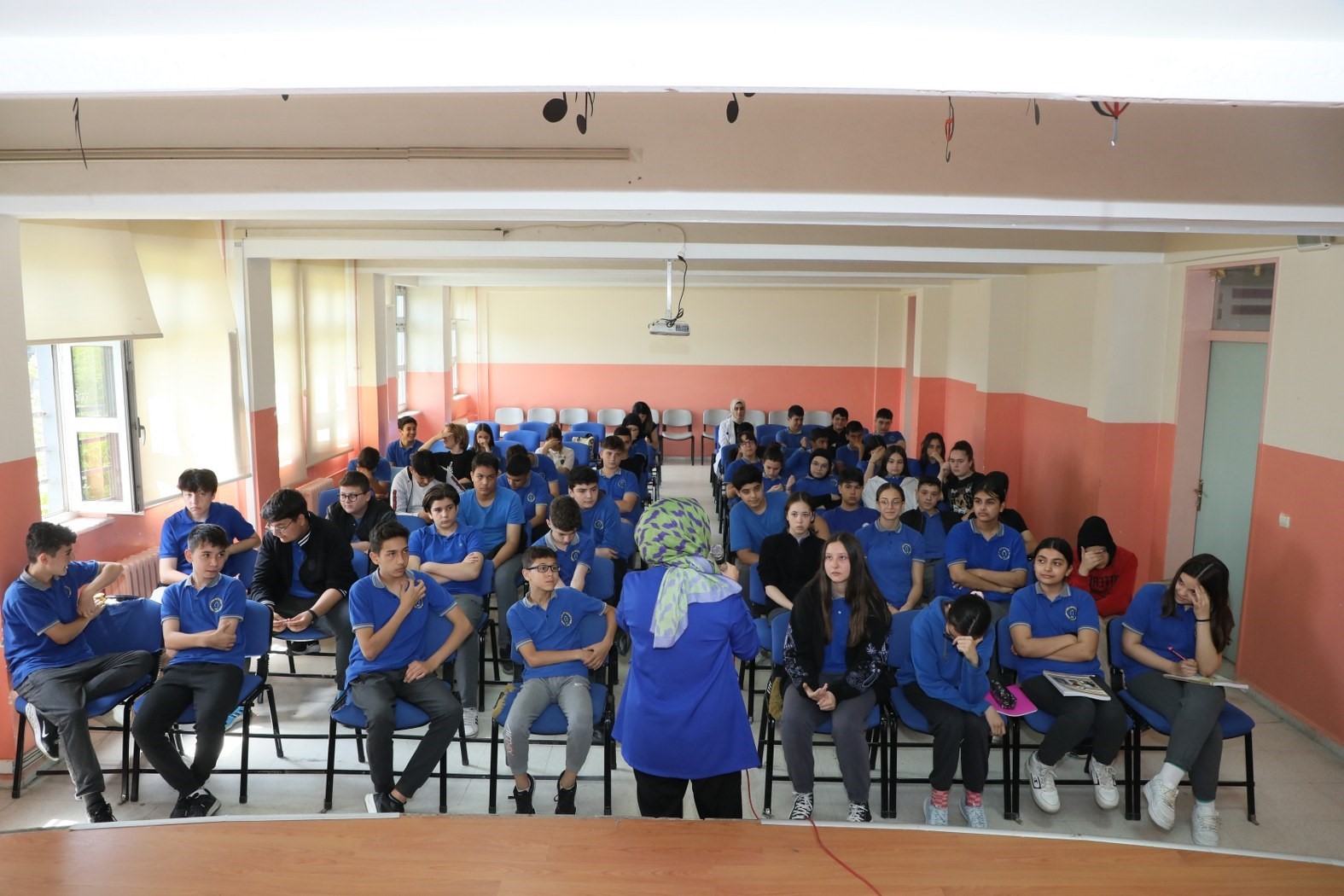 Yunusemre’den son sınıf öğrencilerine motivasyon semineri

