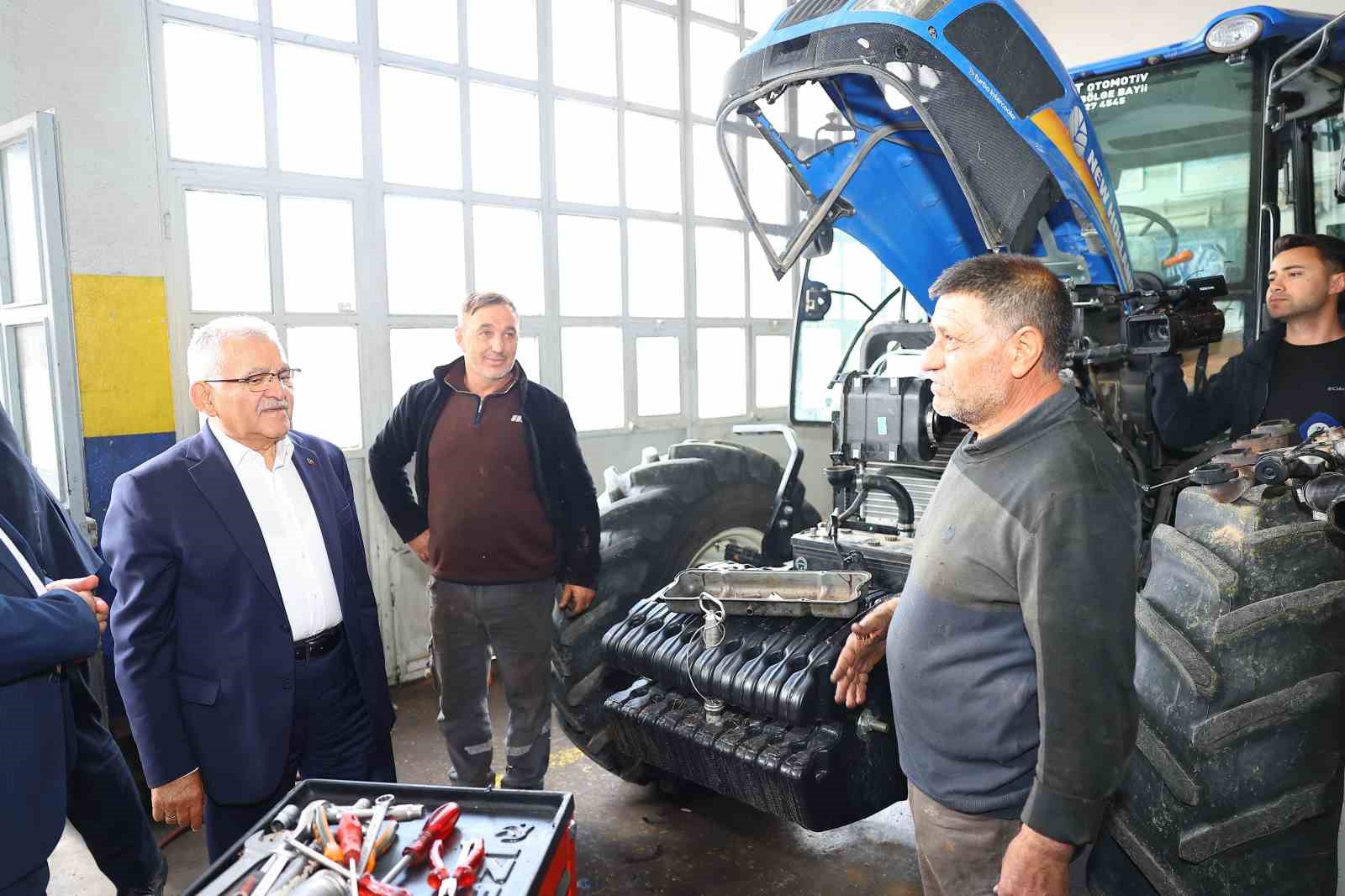 Başkan B&uuml;y&uuml;kkılı&ccedil;, Pınarbaşı sanayi esnafı ile kucaklaştı
