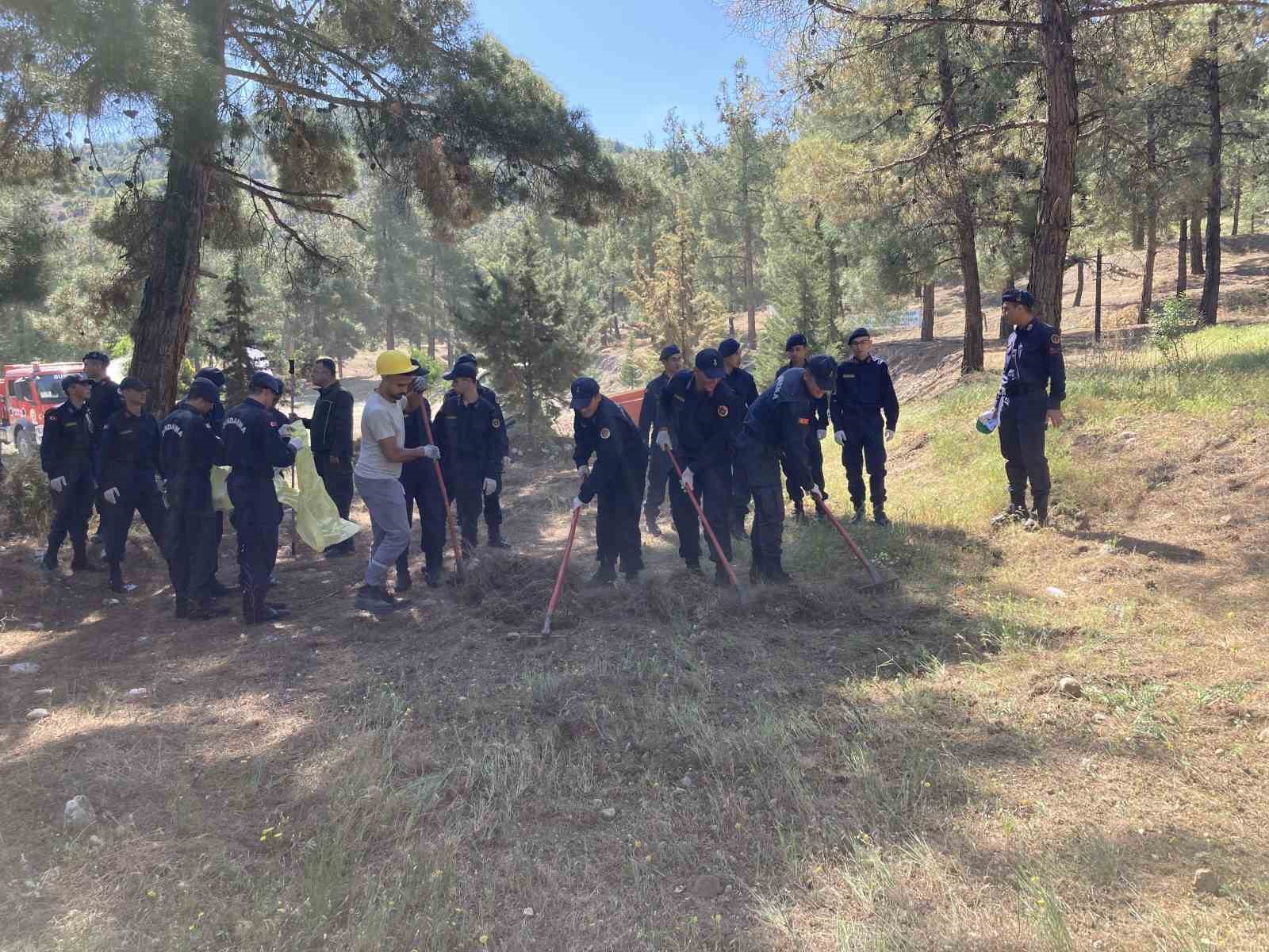 "Bu Orman Benim" projesi &ccedil;er&ccedil;evesinde Burdur Kent Ormanı&rsquo;nda temizlik yapıldı
