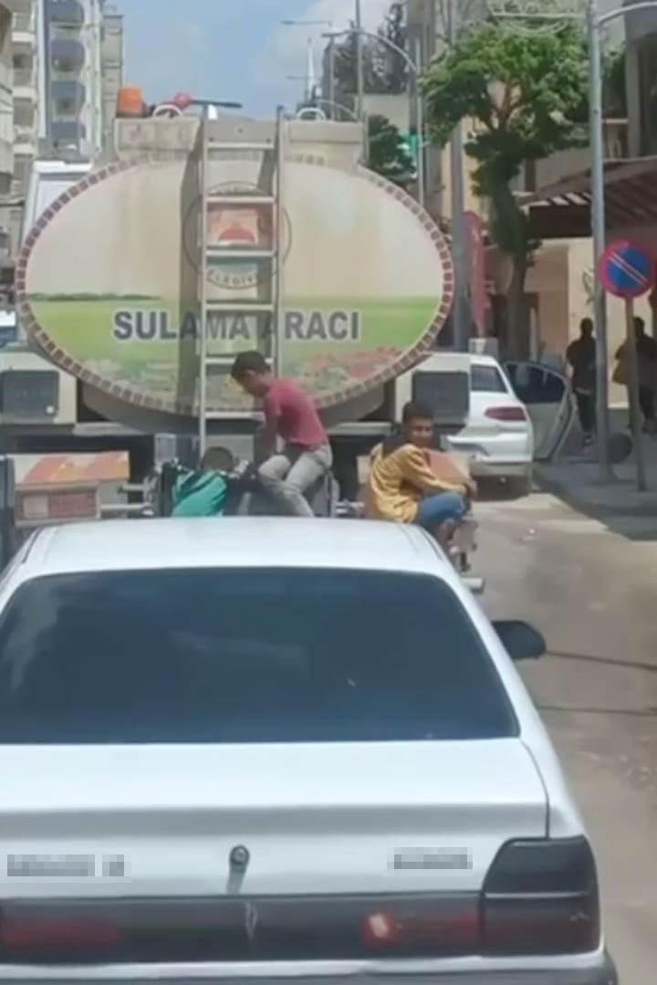 Çocukların tehlikeli yolculuğu yürekleri ağızlara getirdi