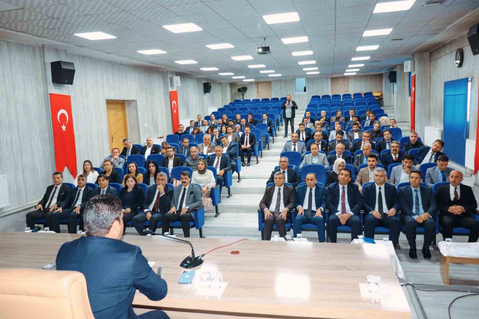 Hakkari&rsquo;de yeni m&uuml;fredat taslağı değerlendirildi
