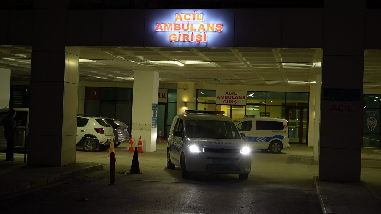 Edirne&rsquo;de ka&ccedil;ak g&ouml;&ccedil;men operasyonu: Bir insan ka&ccedil;akcısı ve 8 ka&ccedil;ak g&ouml;&ccedil;men yakalandı
