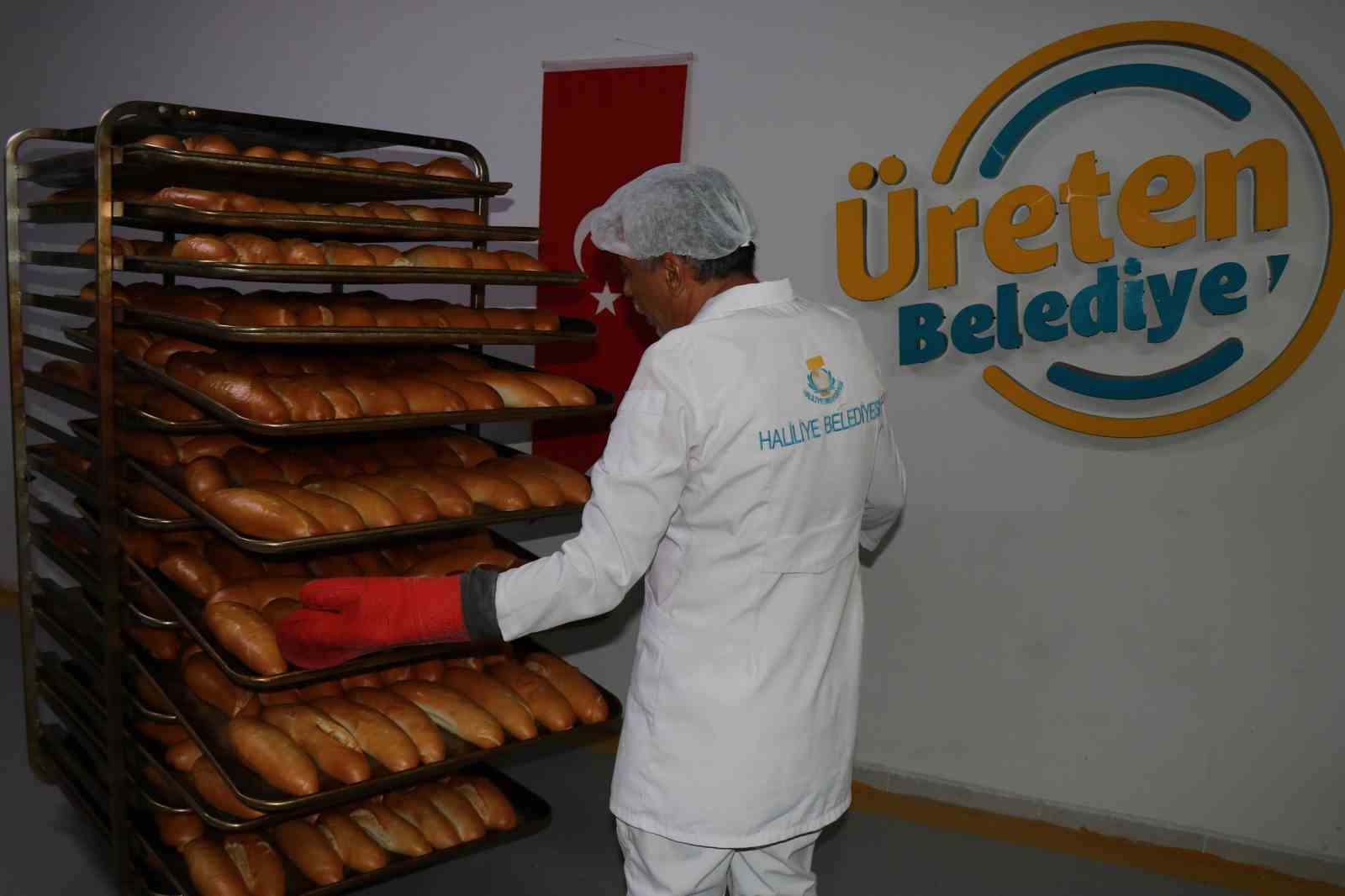 Haliliye Belediyesi ürettiği ekmekleri sofralara ulaştırıyor
