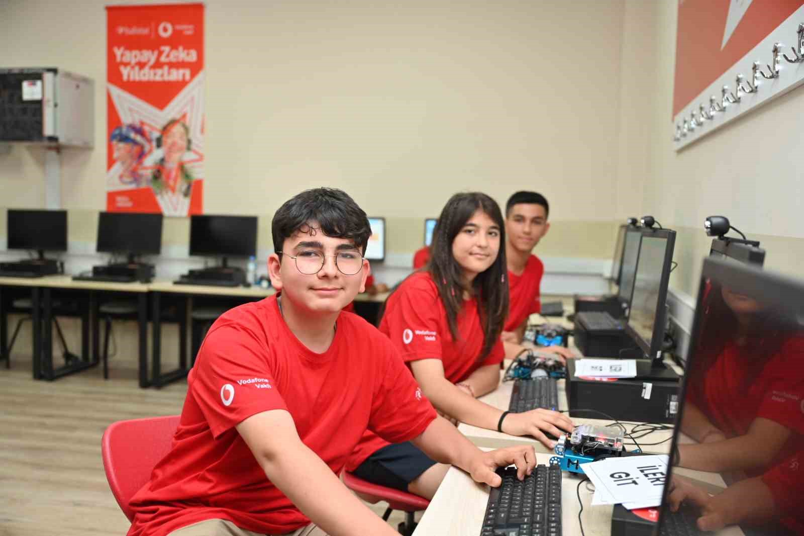 Vodafone Vakfı ve Habitat Derneği’nden gençler için ‘yapay zeka’ projesi