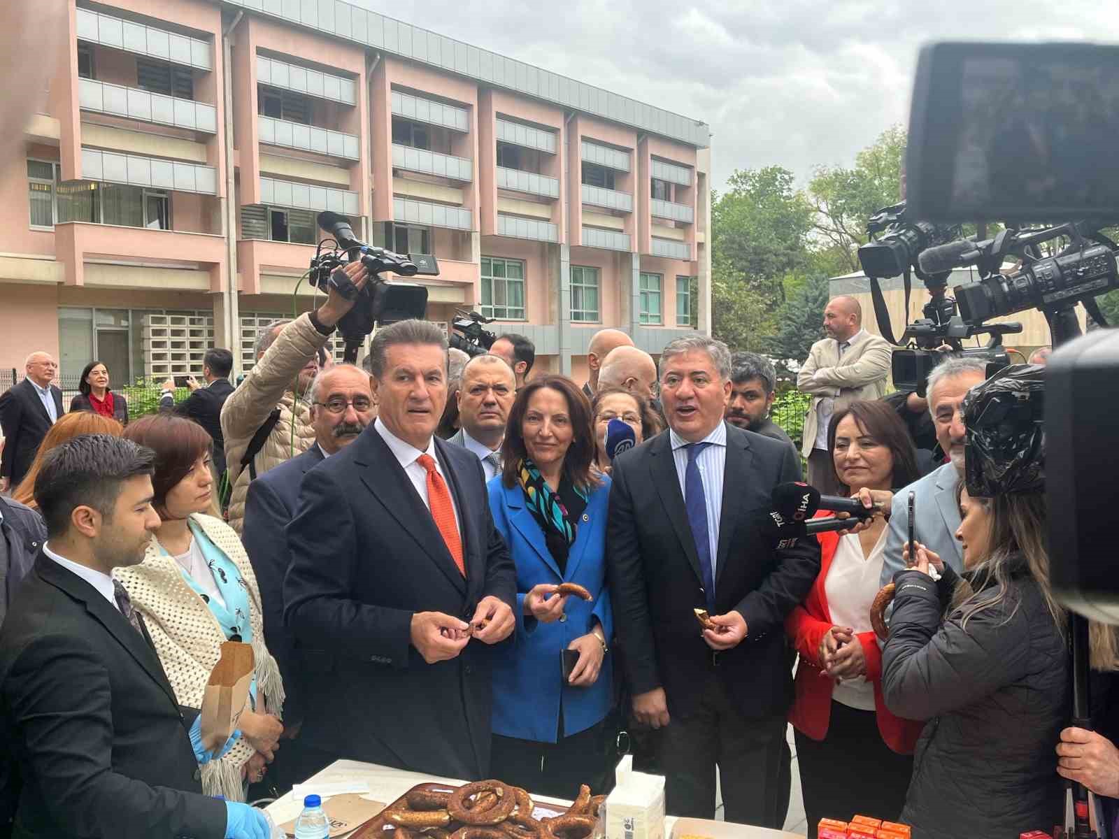 CHP&rsquo;li milletvekilleri TBMM&rsquo;den Milli Eğitim Bakanlığına y&uuml;r&uuml;d&uuml;
