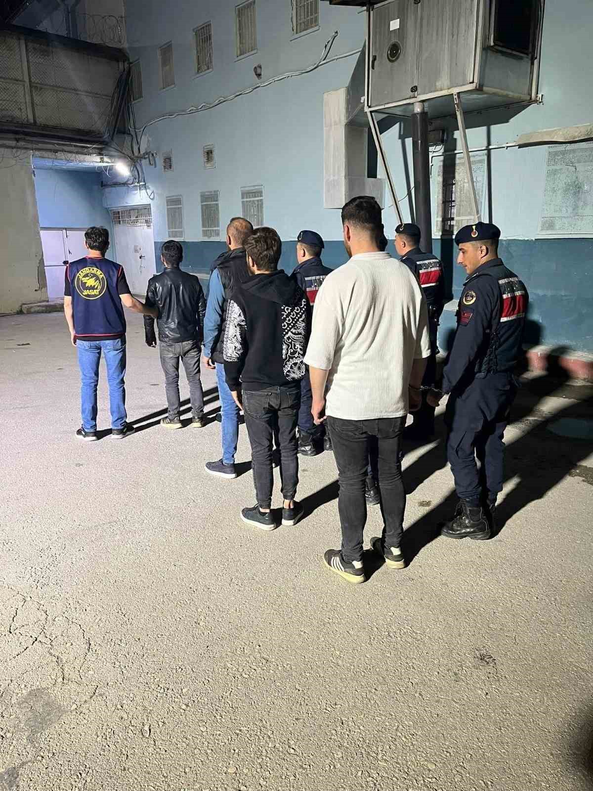 Kastamonu&rsquo;da aranan 5 şahıs jandarma ekiplerince yakalandı
