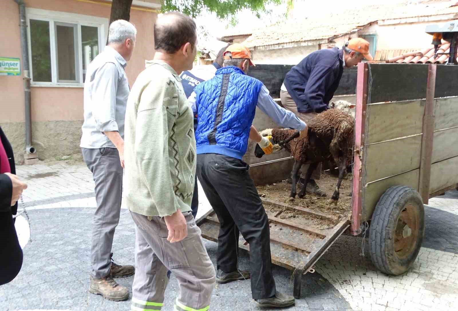 Hisarcık&rsquo;ta Şehitler Mahallesinde hayır yemeği
