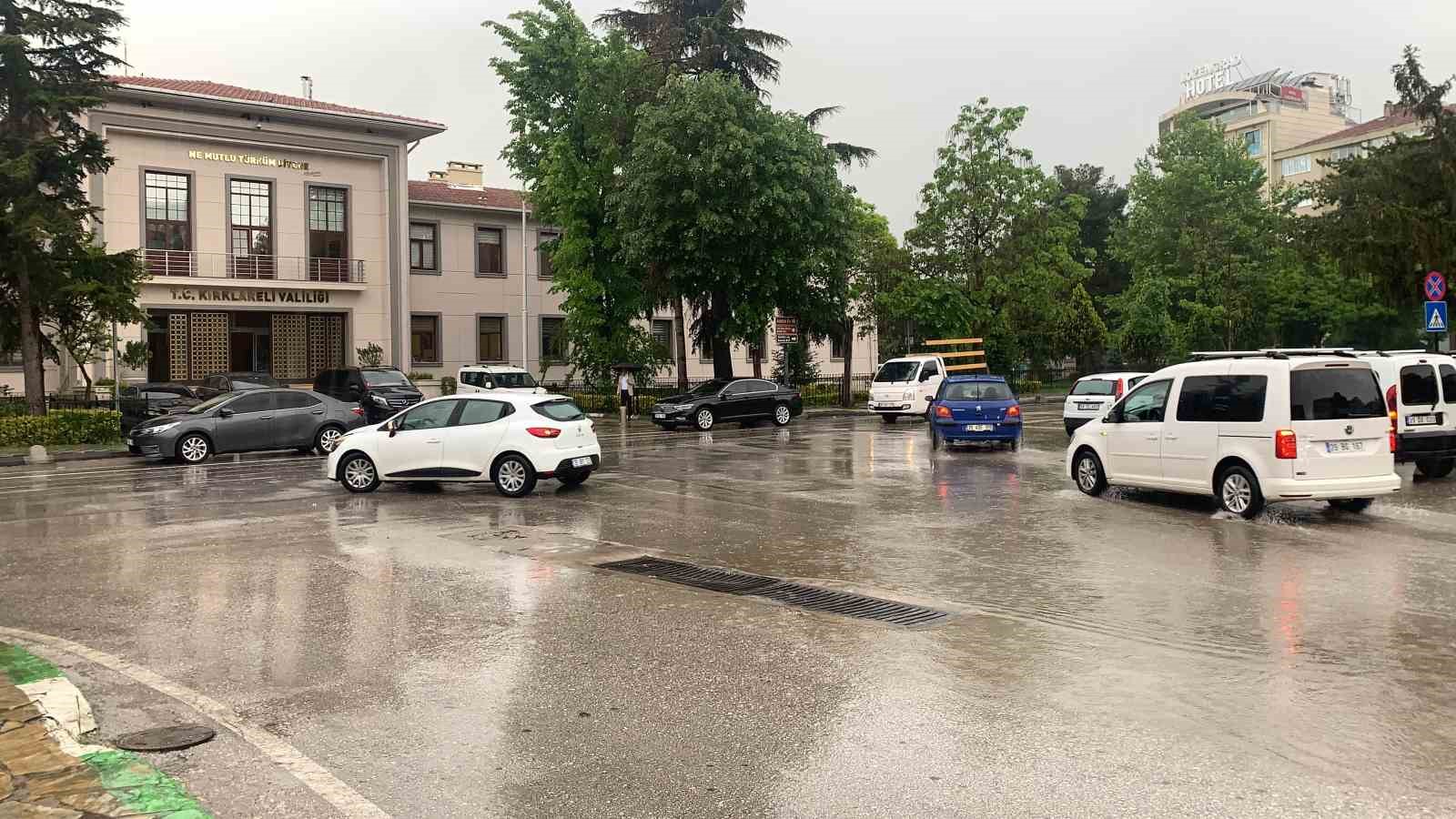 Kırklareli&rsquo;de sağanak yağış etkili oluyor
