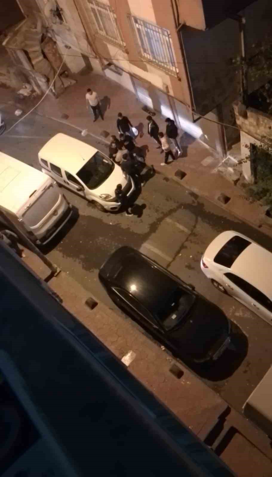 Beyoğlu&rsquo;nda 15 yaşındaki ehliyetsiz s&uuml;r&uuml;c&uuml; polise yakalanınca ortalık karıştı: Polis havaya ateş a&ccedil;tı
