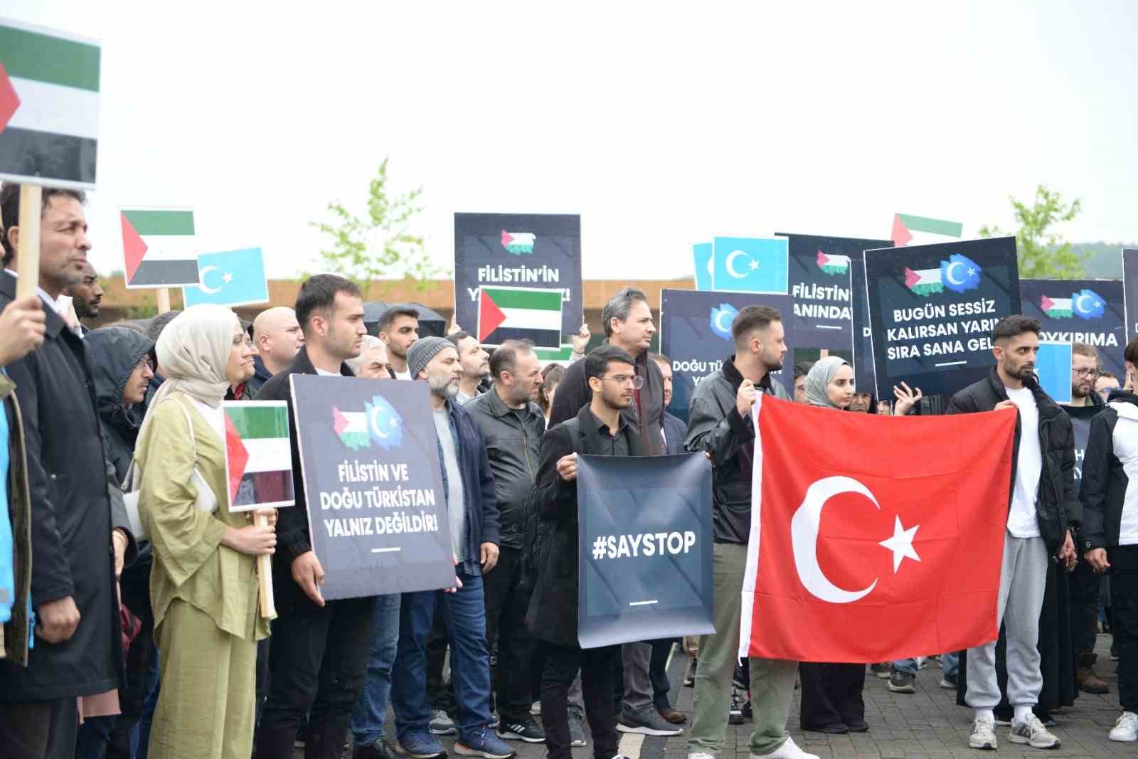 Üniversite öğrencilerinden Filistin ve Doğu Türkistan’a sessiz destek
