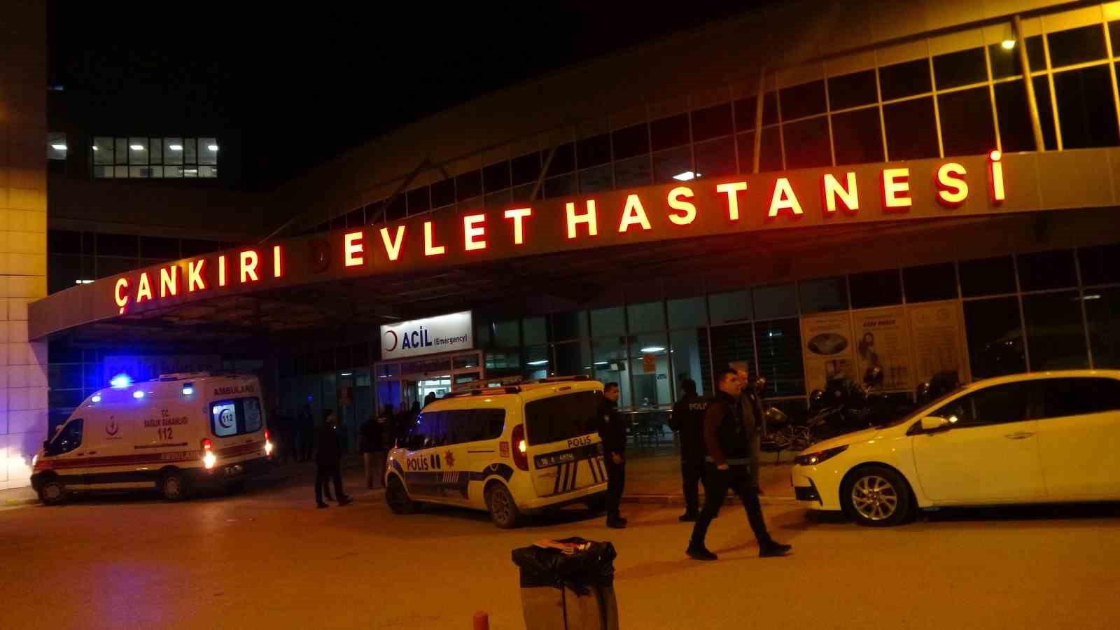 Çankırı'da devlet hastanesinde görevli doktor, bir hastanın eşi tarafından darp edildi. Olayla ilgili saldırgan gözaltına alındı.