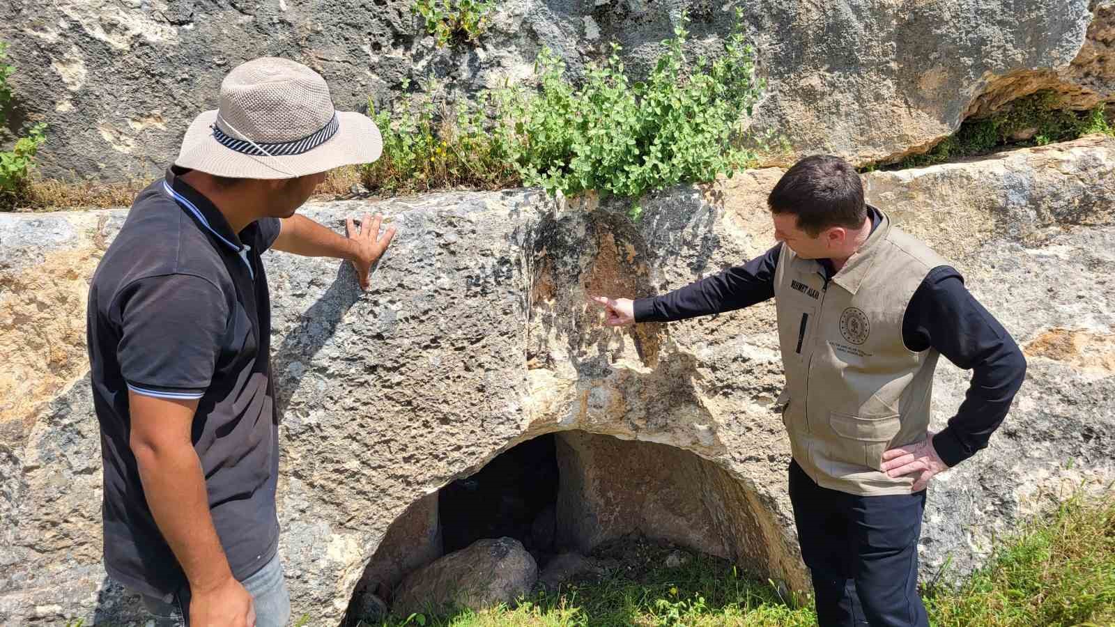 Turuş Kaya Mezarlarında kazı ve temizleme çalışmaları başladı
