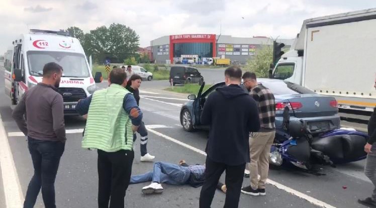 &Ccedil;erkezk&ouml;y&rsquo;de feci kaza: Kırmızı ışıkta duran otomobilin altına girdi
