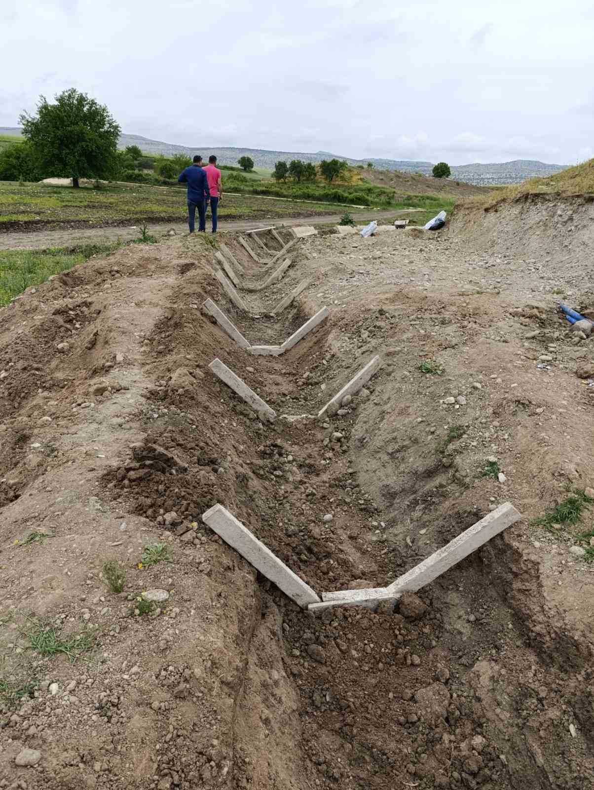 Diyarbakır&rsquo;da hayvanların i&ccedil;me suyunun karşılandığı g&ouml;letler onarılıyor
