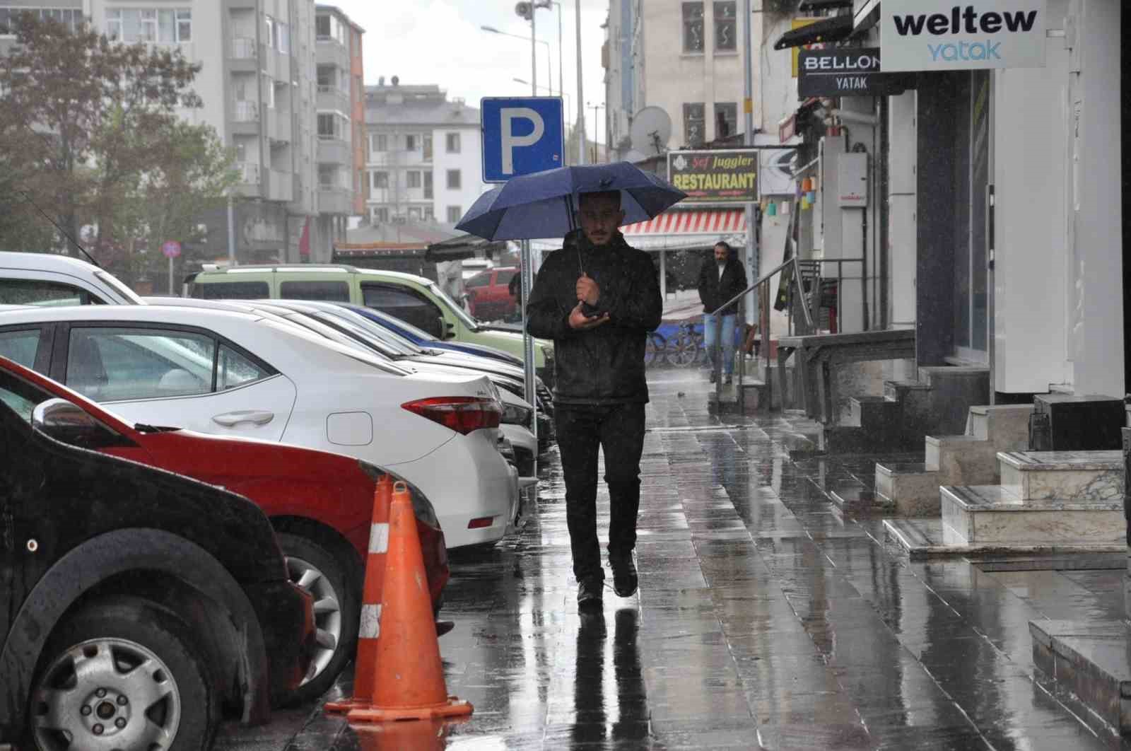 Kars&rsquo;a yağmur etkili oluyor
