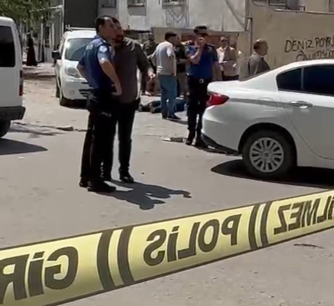 Kızıltepe’de iki aile arasında silahlı kavga: 3 yaralı
