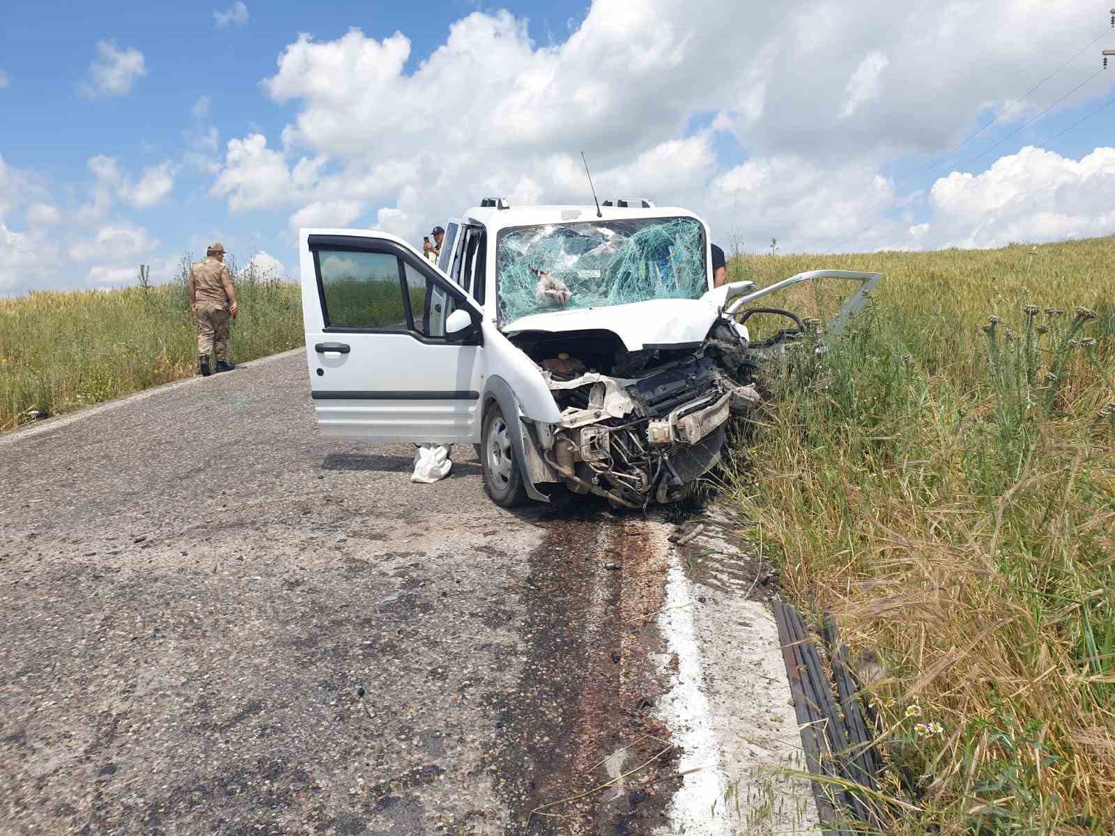 Diyarbakır’da otomobil ile hafif ticari araç çarpıştı: 2 yaralı
