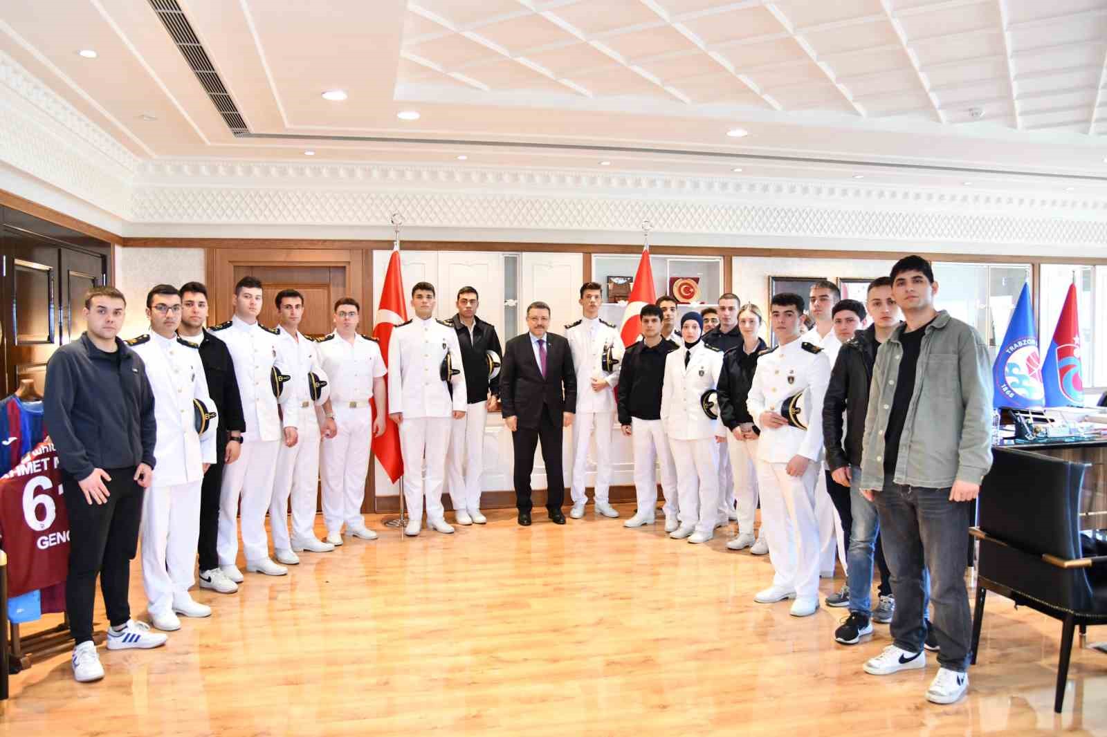 Başkan Genç, darp edilen üniversite öğrencilerini ağırladı
