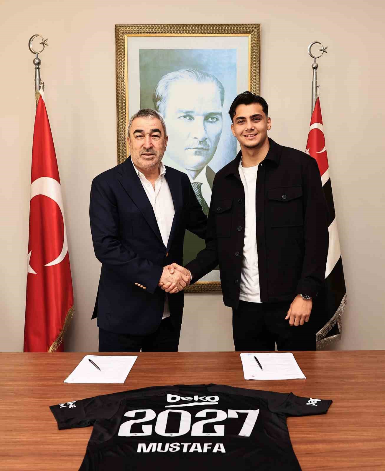 Beşiktaş, Mustafa Erhan Hekimoğlu’nun sözleşmesini yeniledi
