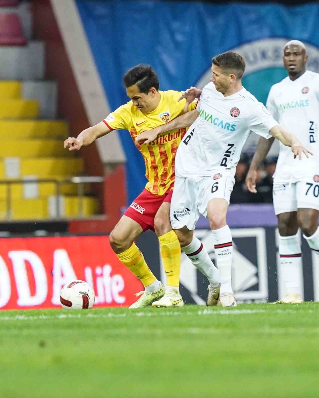 Trendyol Süper Lig: Kayserispor: 1 - Fatih Karagümrük: 0 (İlk yarı)
