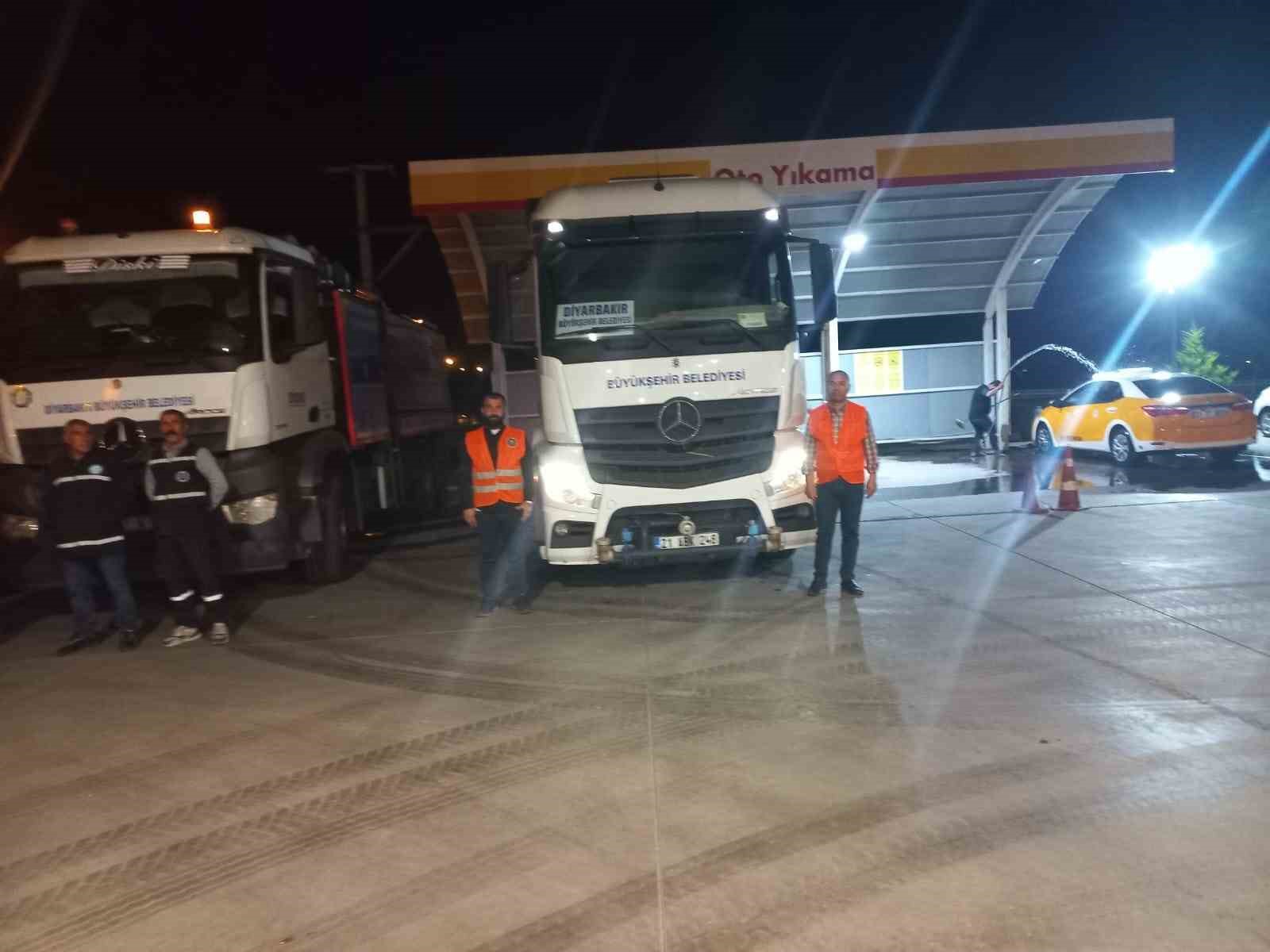 Diyarbakır Büyükşehir Belediyesi’nden Cizre’ye araç ve personel desteği
