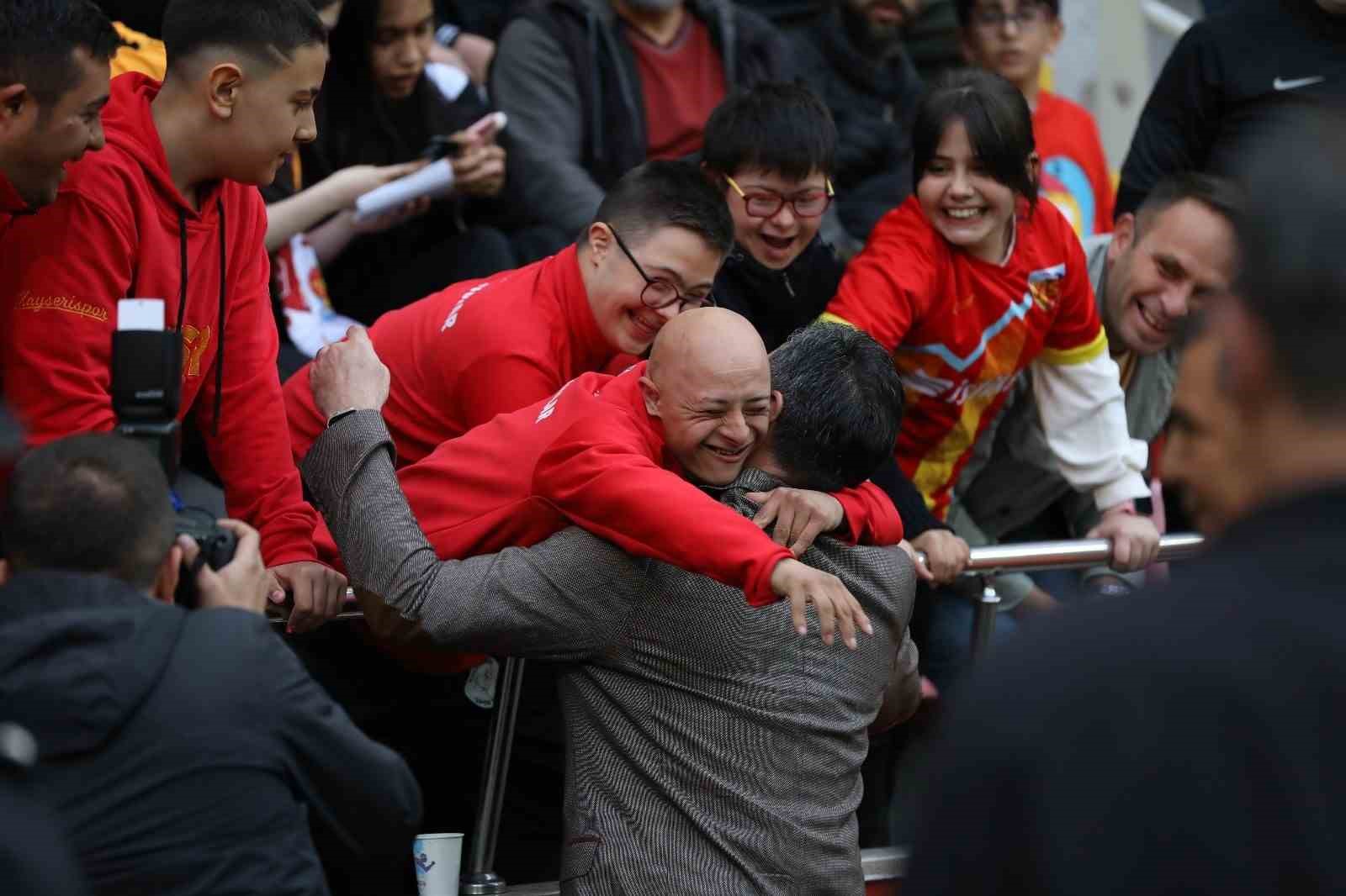 İl Emniyet Müdürü Aydın özel sporcularla özel ilgilendi