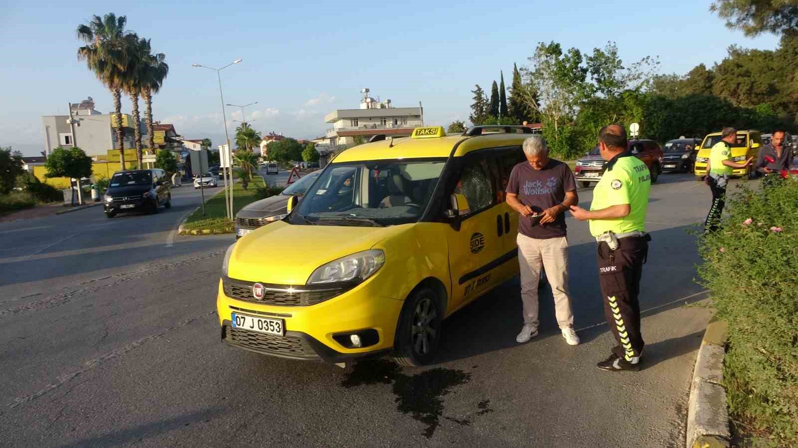 Ticari taksi ile motosiklet &ccedil;arpıştı: 1 yaralı
