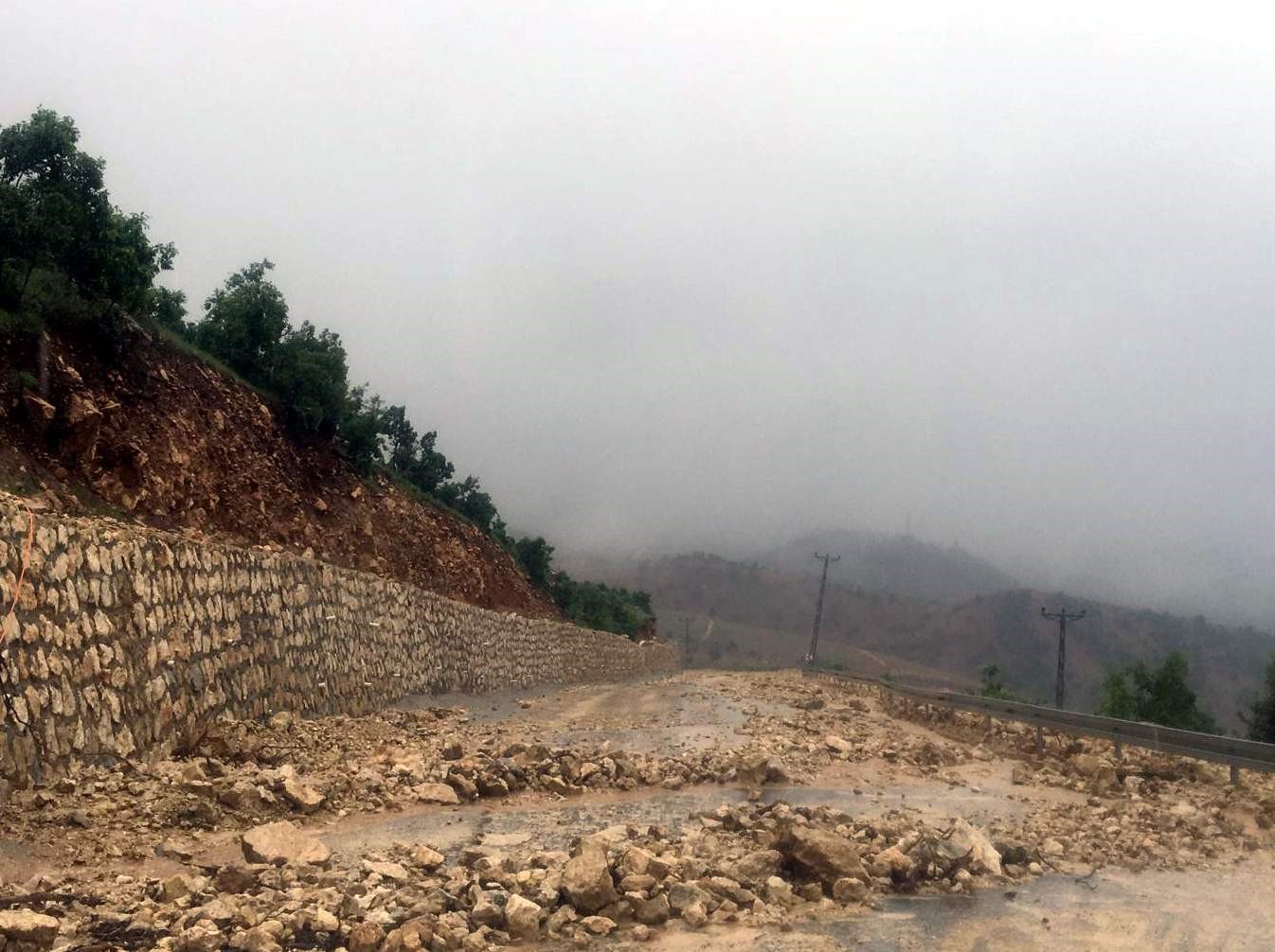 Siirt&rsquo;te heyelan nedeniyle kapanan yollar ulaşıma a&ccedil;ıldı

