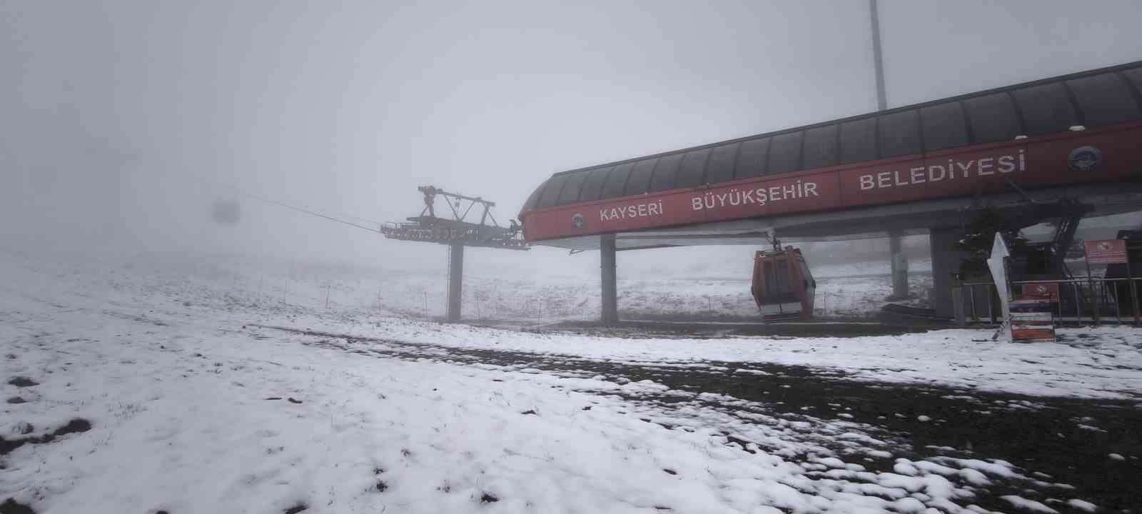 Erciyes’e mayıs ayında kar yağdı
