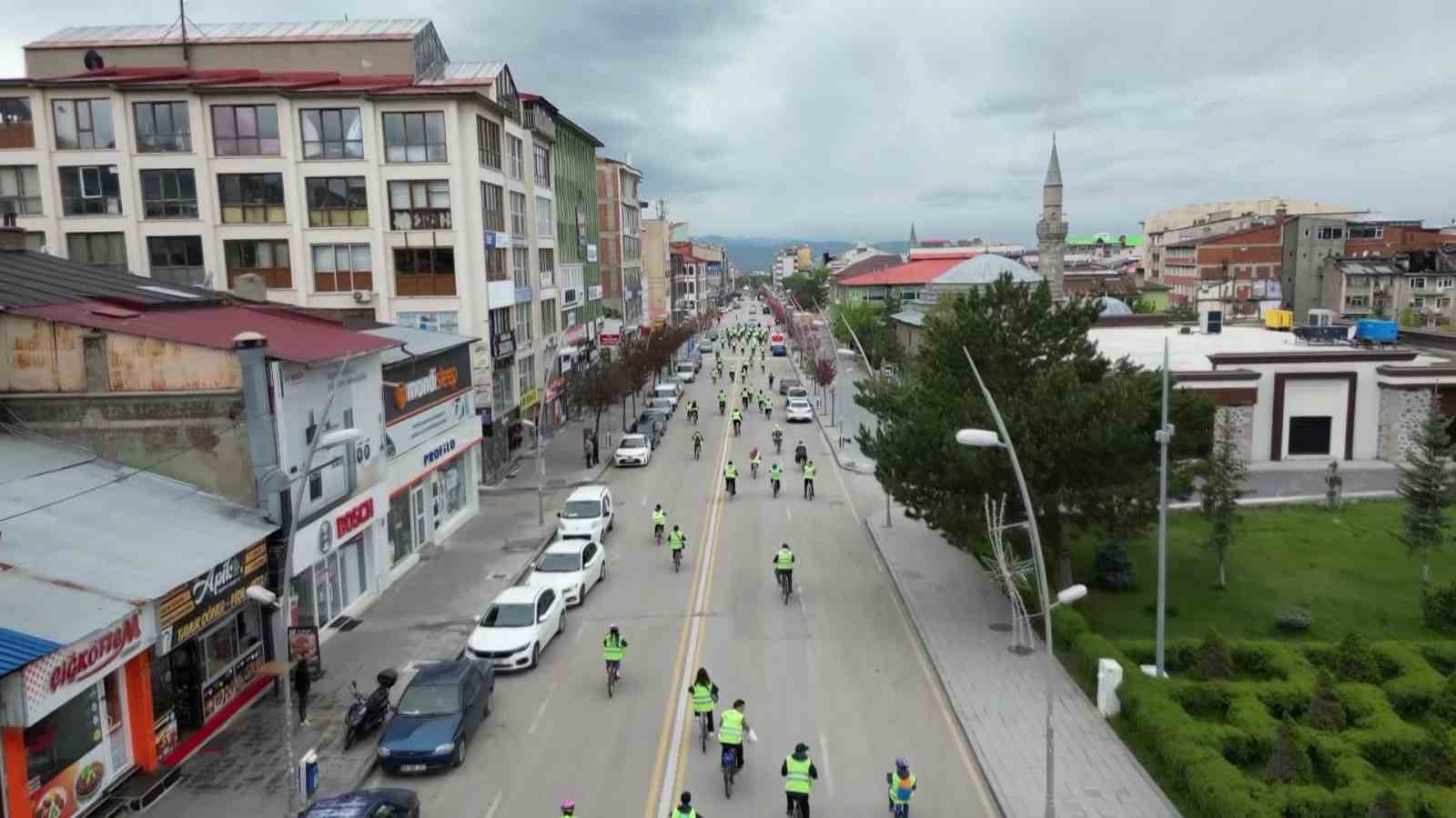 Erzurum’da bisiklet turu etkinliğine yoğun ilgi
