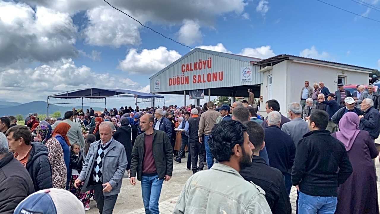 &Ccedil;al k&ouml;y&uuml;nde 5 bin kişilik k&ouml;y hayırı d&uuml;zenlendi
