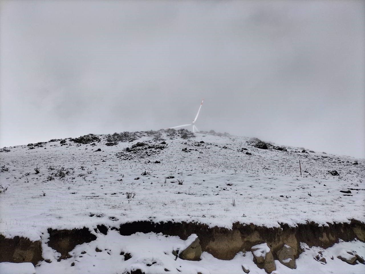 Kop Dağı’nda kar yağışı ve sis etkili oldu
