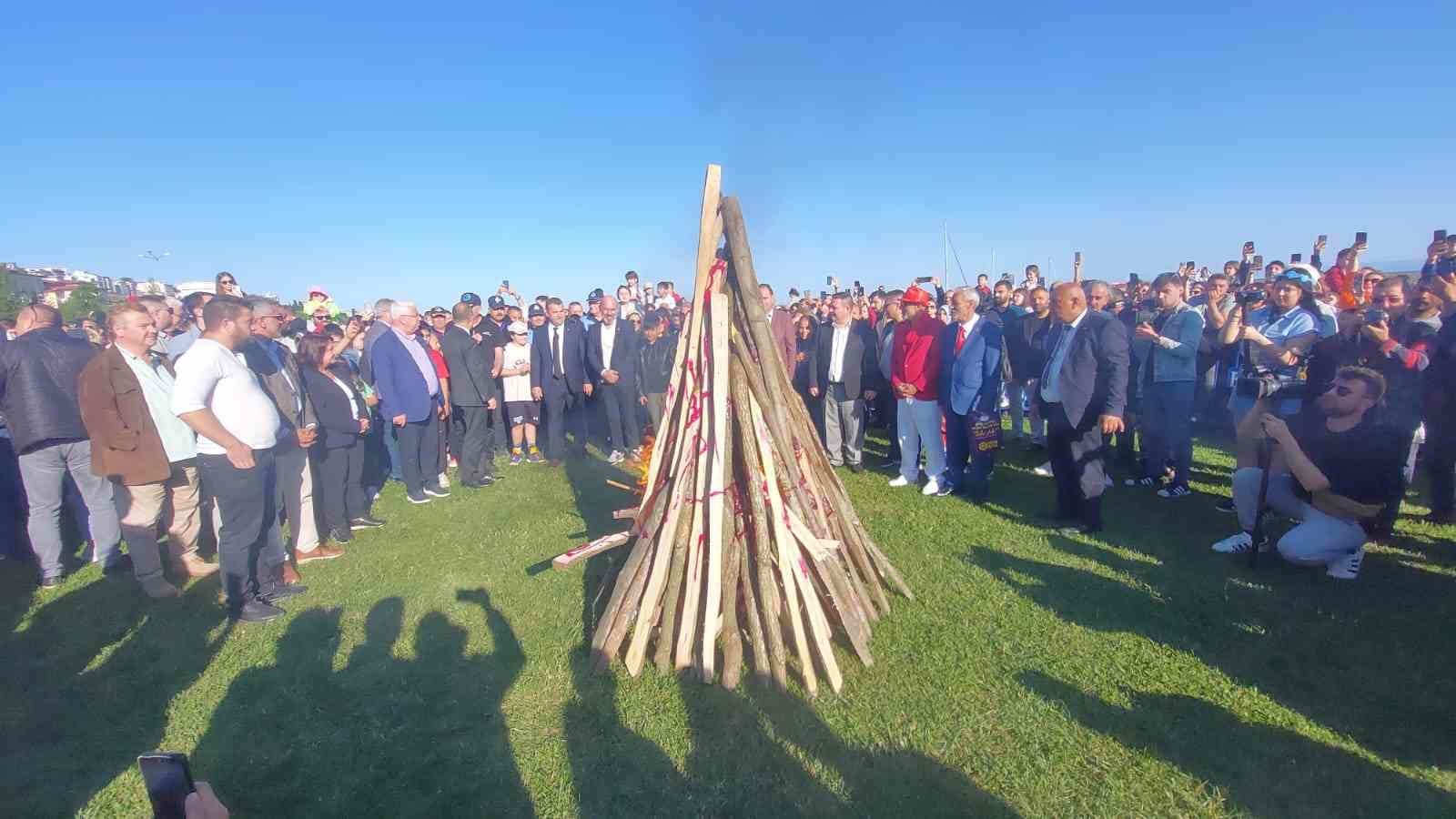 Kakava ateşi ilk kez Tekirdağ&rsquo;da yakıldı: Sokaklar doldu taştı

